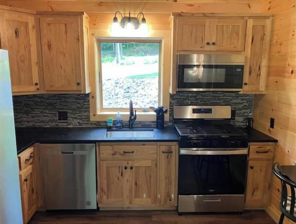 Full kitchen