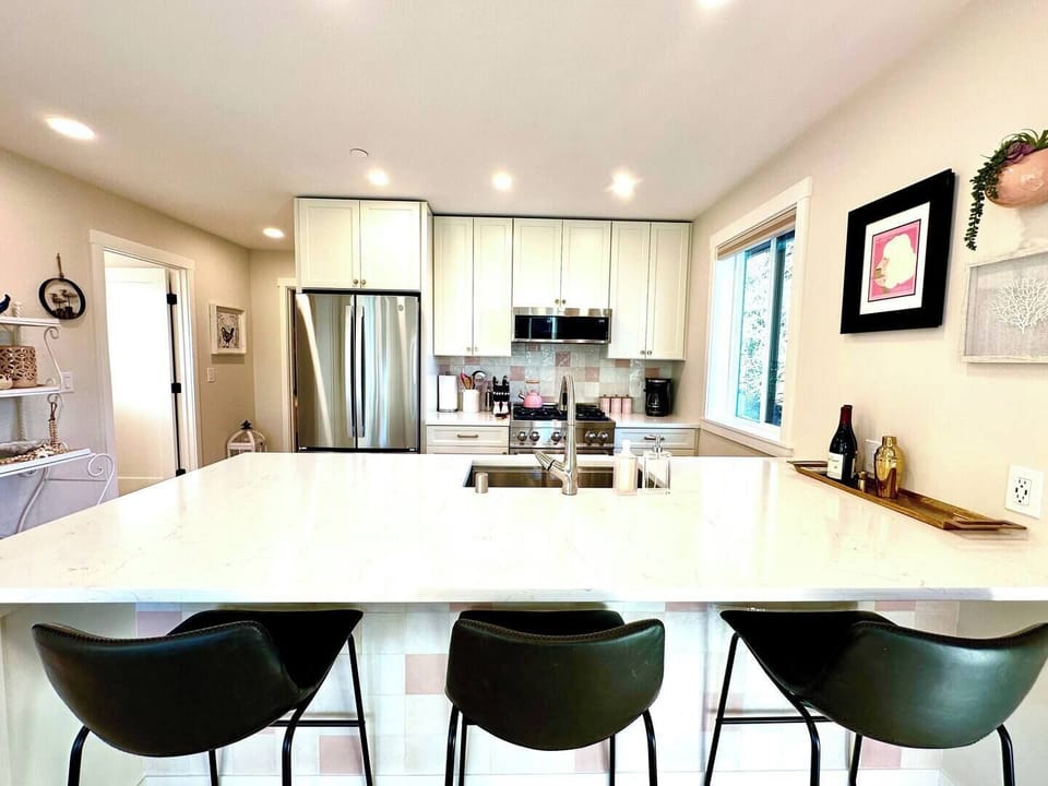 Island with seating to enjoy a meal or chat.