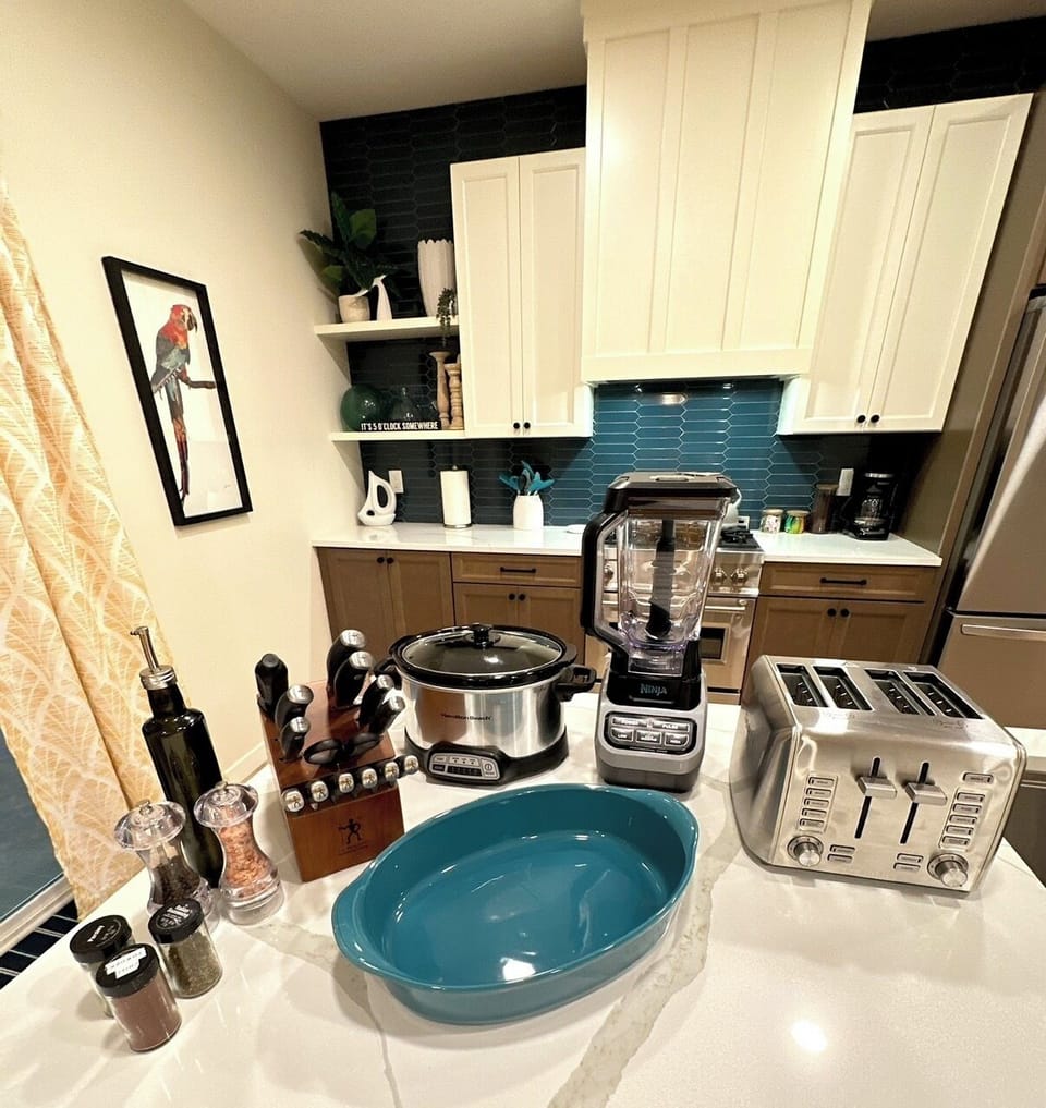 A fully stocked kitchen!