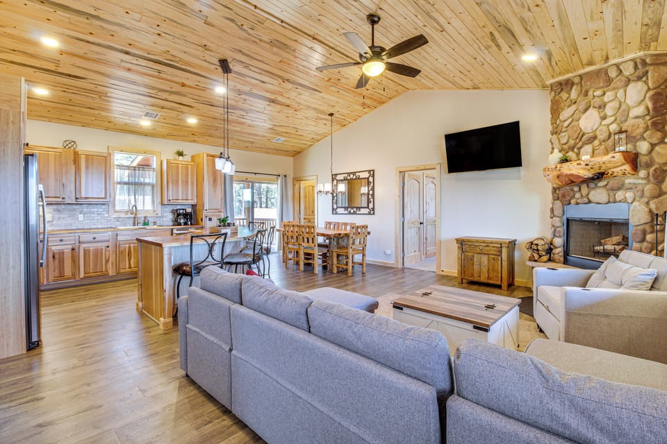 Living Room | Free WiFi | Central A/C | Sleeper Sofa | Sleeper Chair