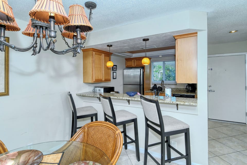 Open and warm kitchen bar.