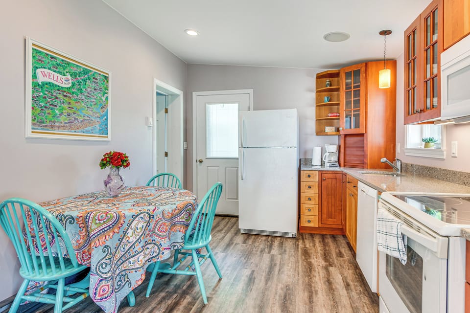 Kitchen & Dining Area | Drip Coffee Maker | Toaster | Cooking Basics