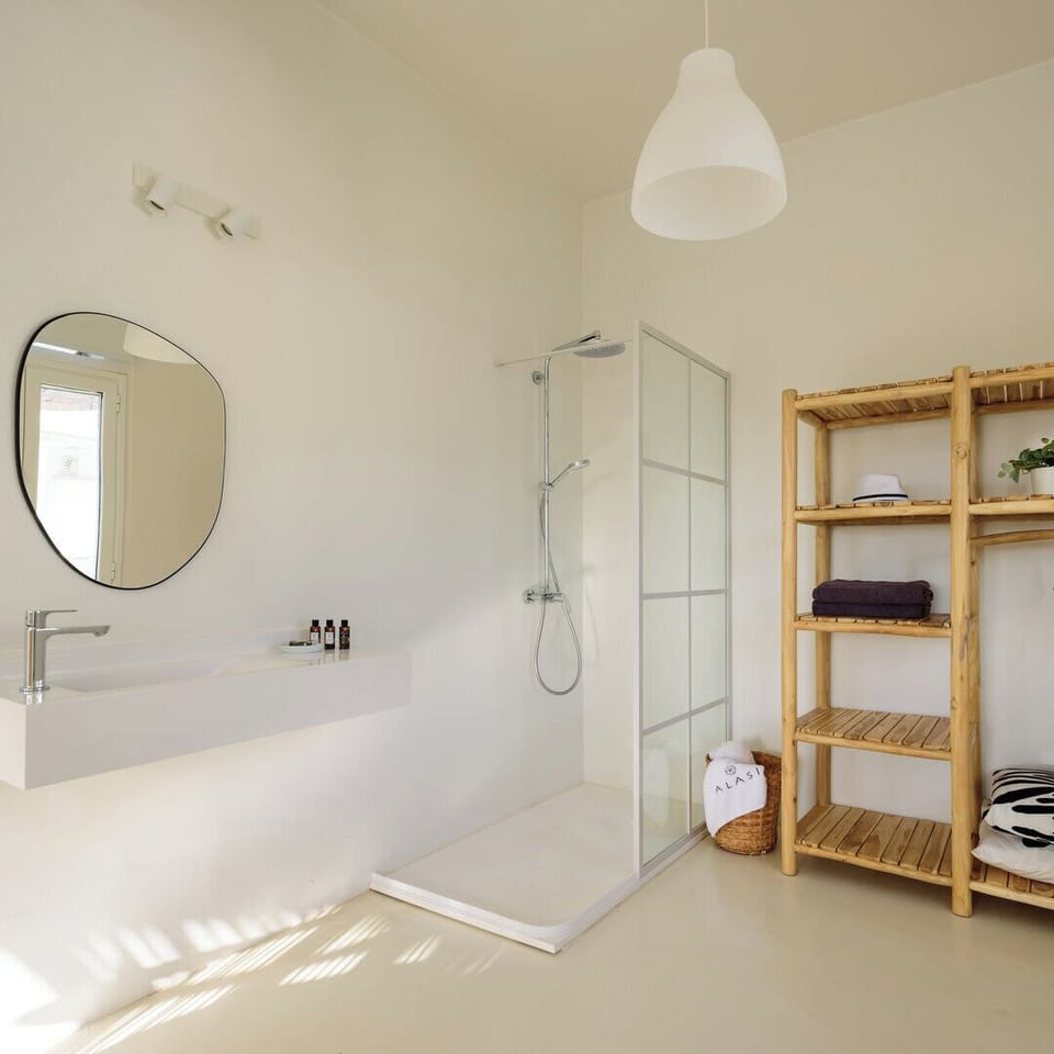 Deluxe Suite, Balcony, Partial Sea View | In-room safe, soundproofing, travel crib, WiFi (free)