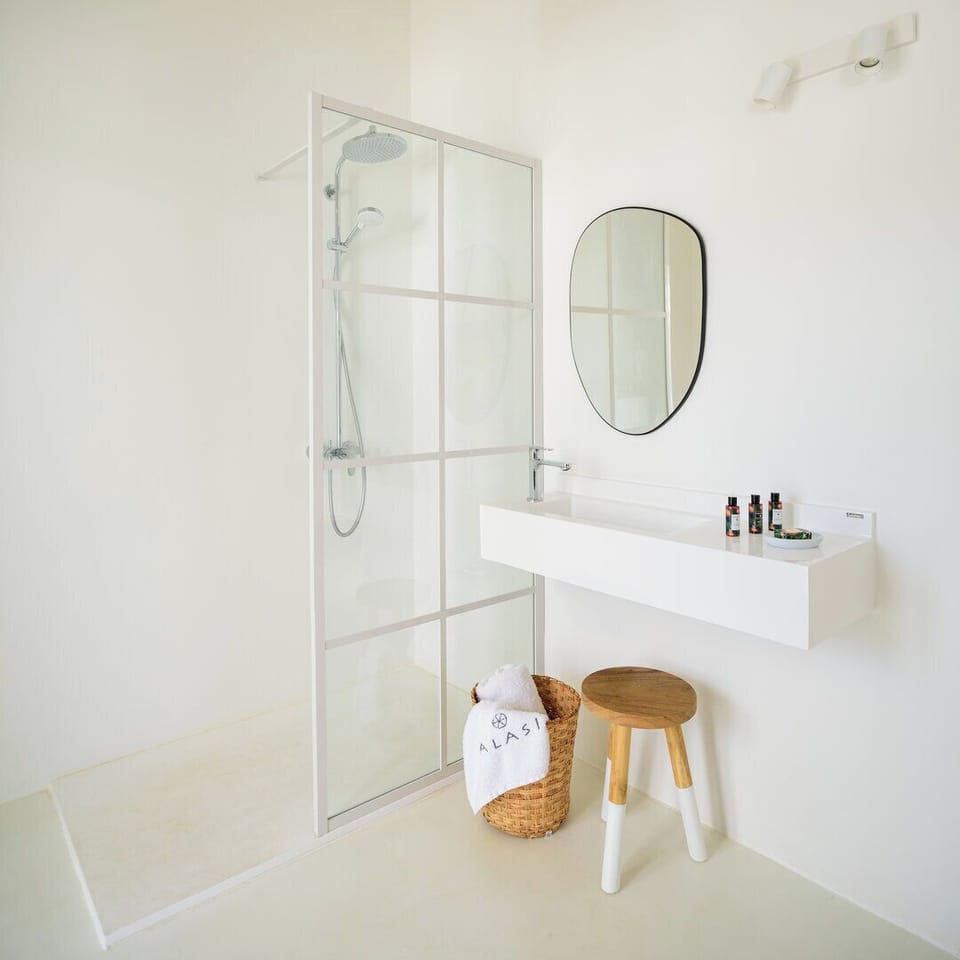 Superior Suite, Balcony, Partial Sea View | Bathroom | Shower, free toiletries, hair dryer, slippers