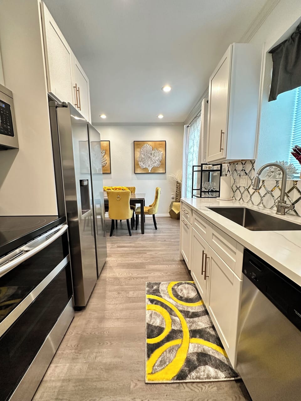 Well-equipped, updated kitchen.
