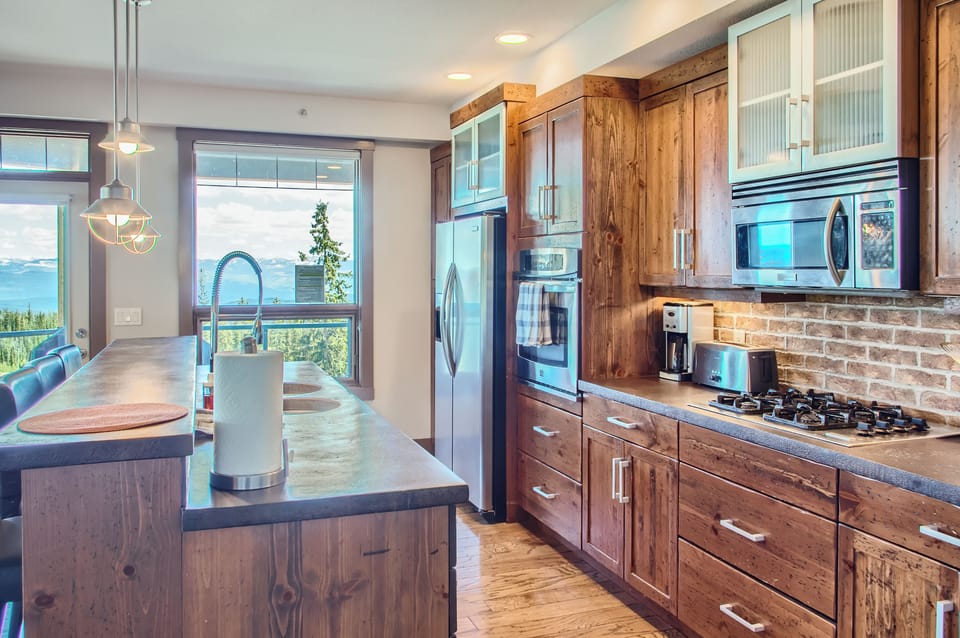 Condo | Private kitchen | Coffee/tea maker, full-size fridge, microwave, oven