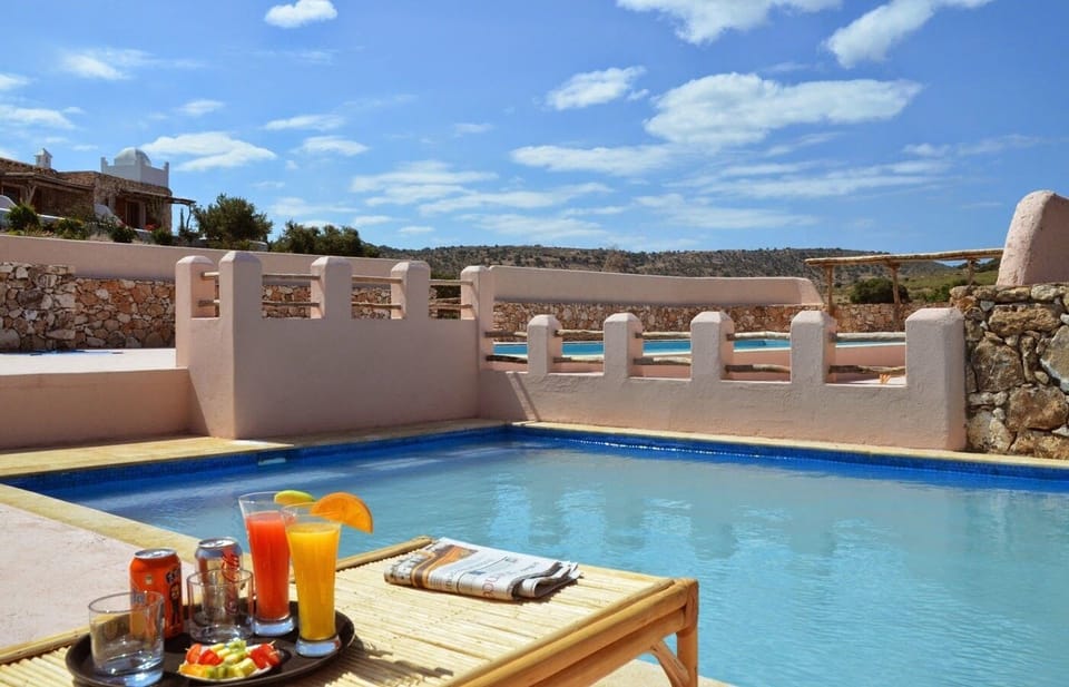 2 outdoor pools