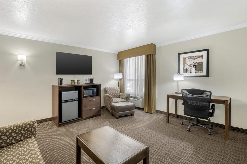 Standard Room, Multiple Beds, Non Smoking, Refrigerator & Microwave (with Sofabed) | Pillowtop beds, individually decorated, individually furnished, desk
