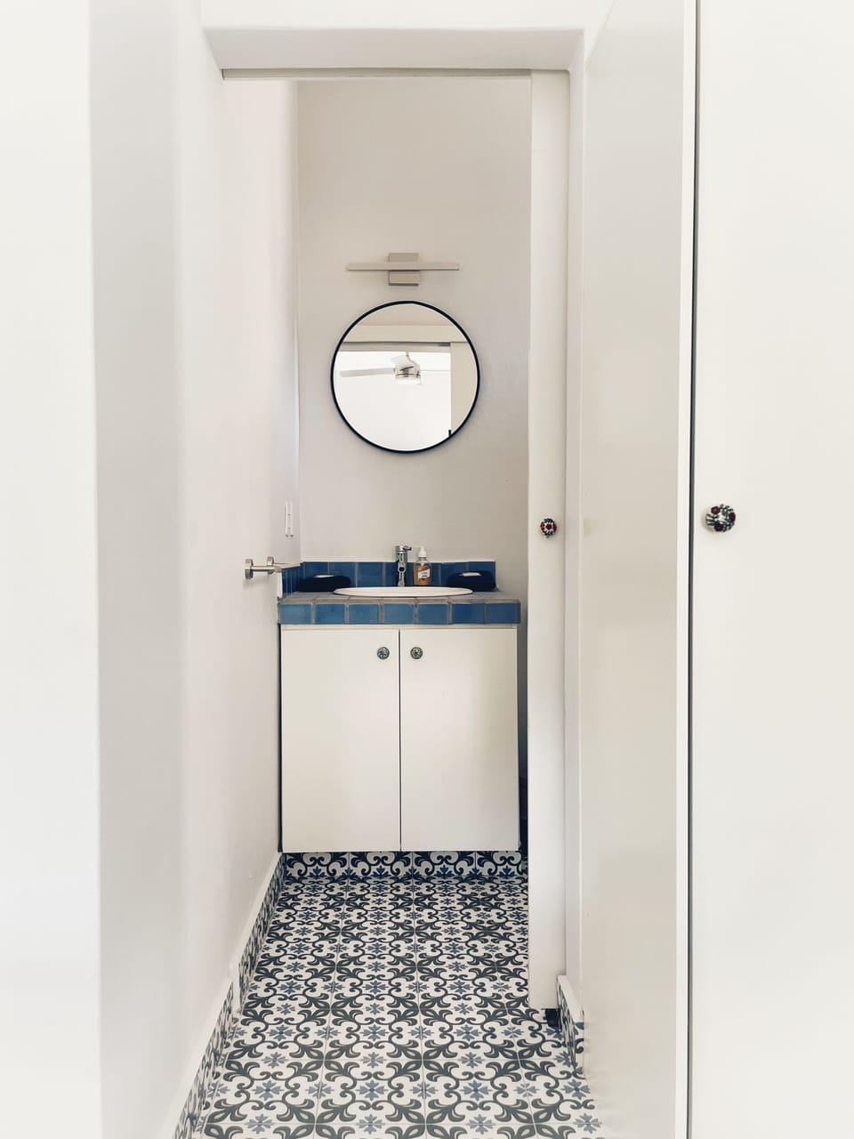 Lapiz Lazuli Queen Suite | Bathroom | Shower, hair dryer, towels, soap