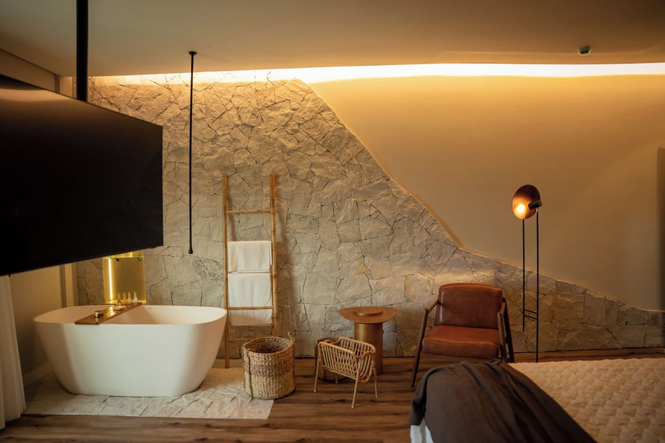 Luxury Suite, Lanai, City View | 1 bedroom, minibar, in-room safe, desk