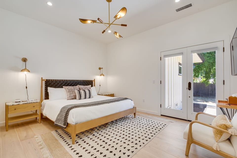 The Black & White Room: This gorgeous spacious room has a private ensuite & outdoor patio.