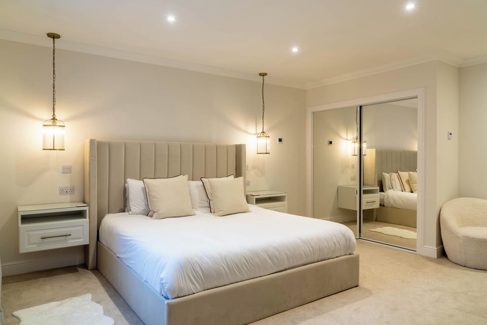 Master bedroom with Superking Bed