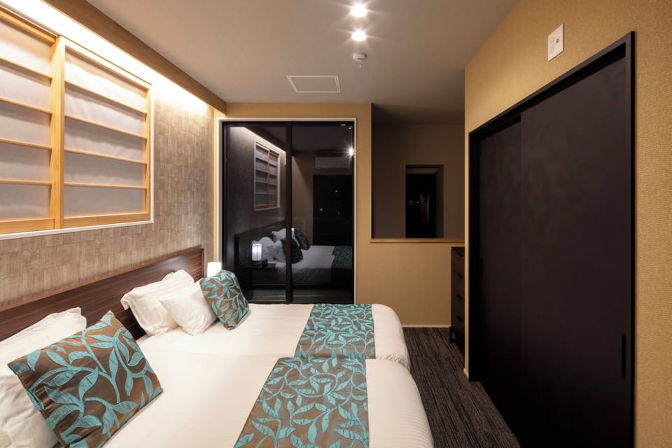 Deluxe Suite | Free minibar, iron/ironing board, free cribs/infant beds, free WiFi