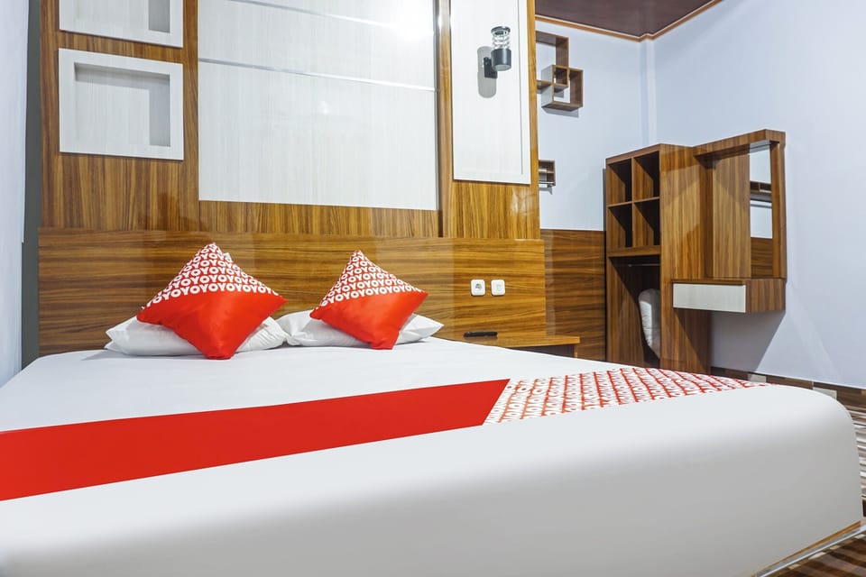 Deluxe Double Room | Desk, WiFi (free), bed sheets