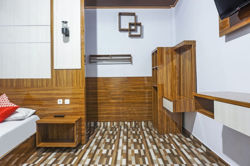 Deluxe Double Room | Desk, WiFi (free), bed sheets