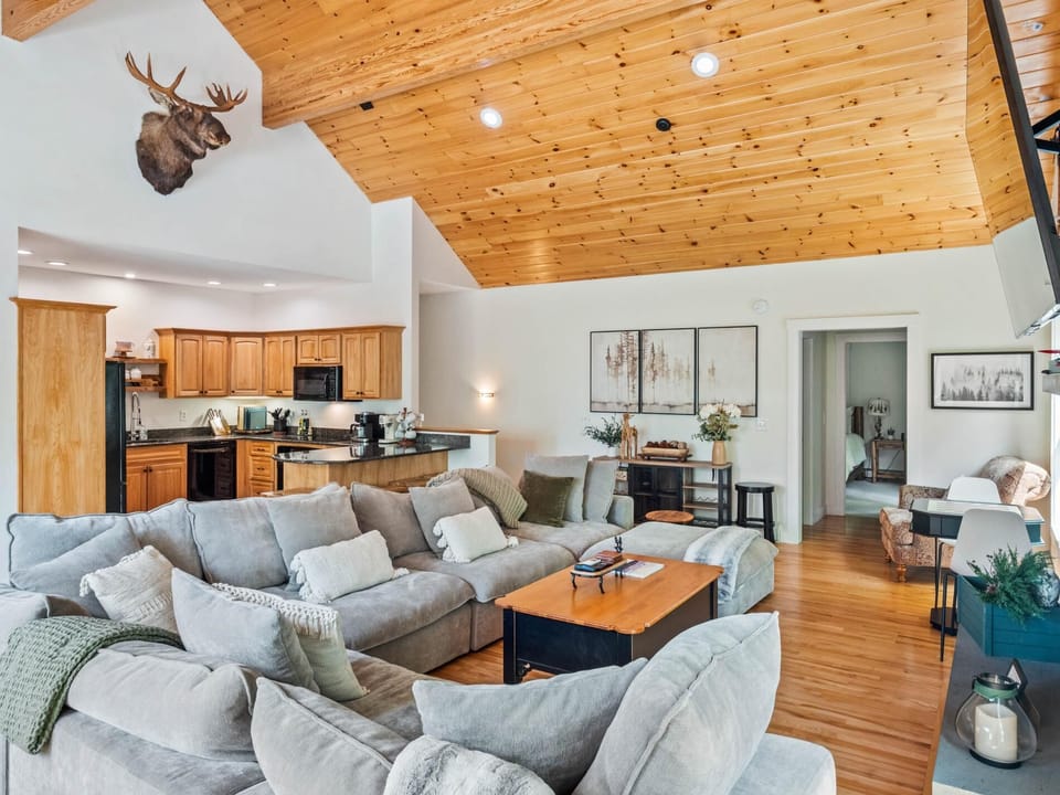 Treetop Retreat · Treetop Retreat  Swim Spa  Game Room  Views! (2112)