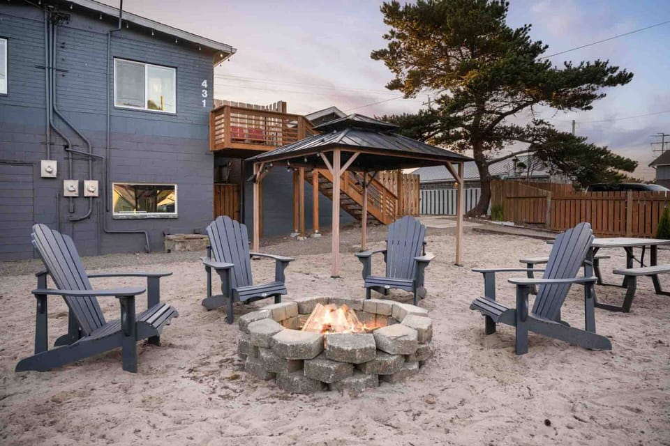 Rockaway Beach is south of Cannon Beach and north of Tillamook. Use this rental as a base camp to explore the Oregon Coast.