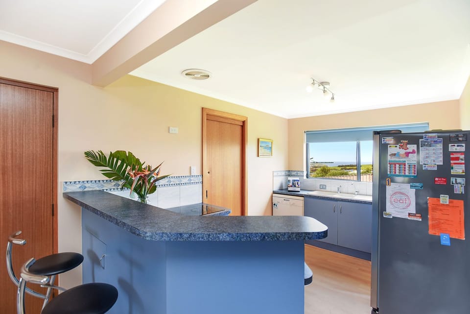 Main kitchen fully equipped with modern appliances + secondary downstairs kitchenette for light snacks or drinks.