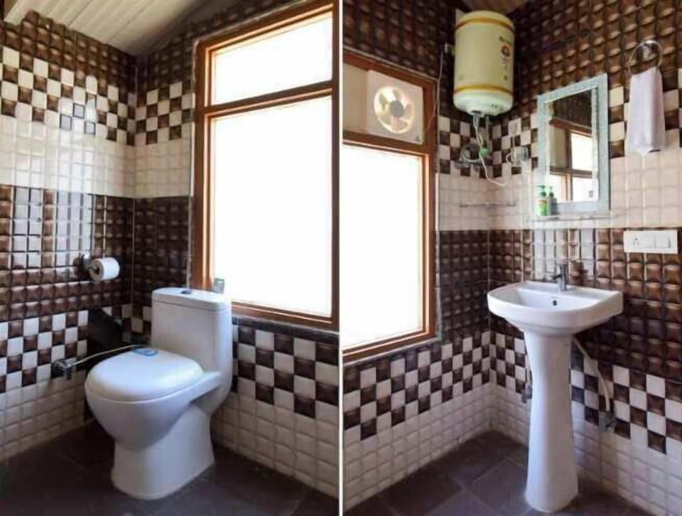 Deluxe Room | Bathroom