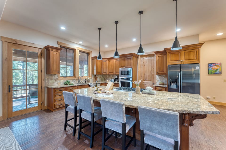 Casual dining made easy with extra seating at the kitchen counter.