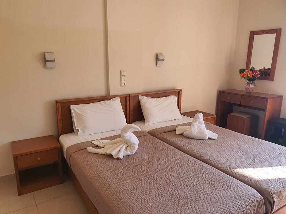 Classic Studio, Bay View | In-room safe, free WiFi, bed sheets