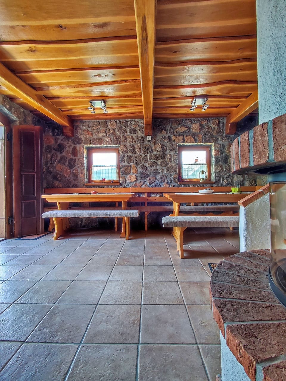 House, Hill View | Private kitchen | Toaster, spices, cleaning supplies, dining tables