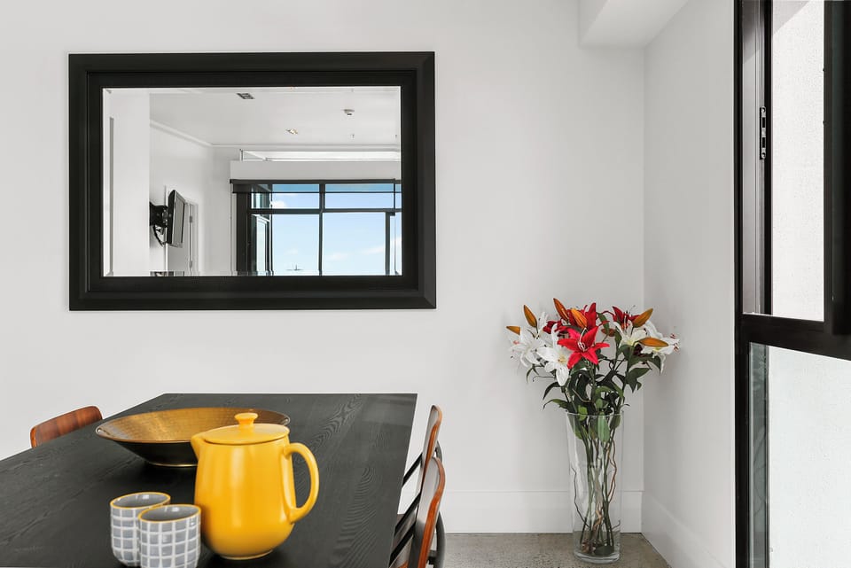 One Bedroom Apartment with Parking | In-room dining