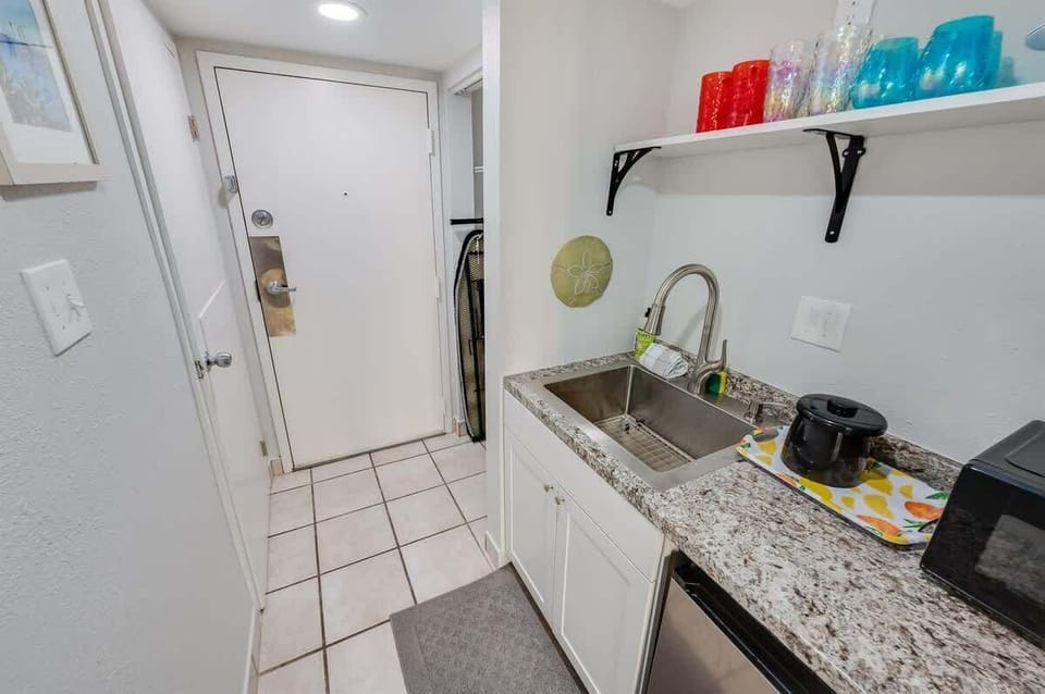 Entryway/Kitchen Area