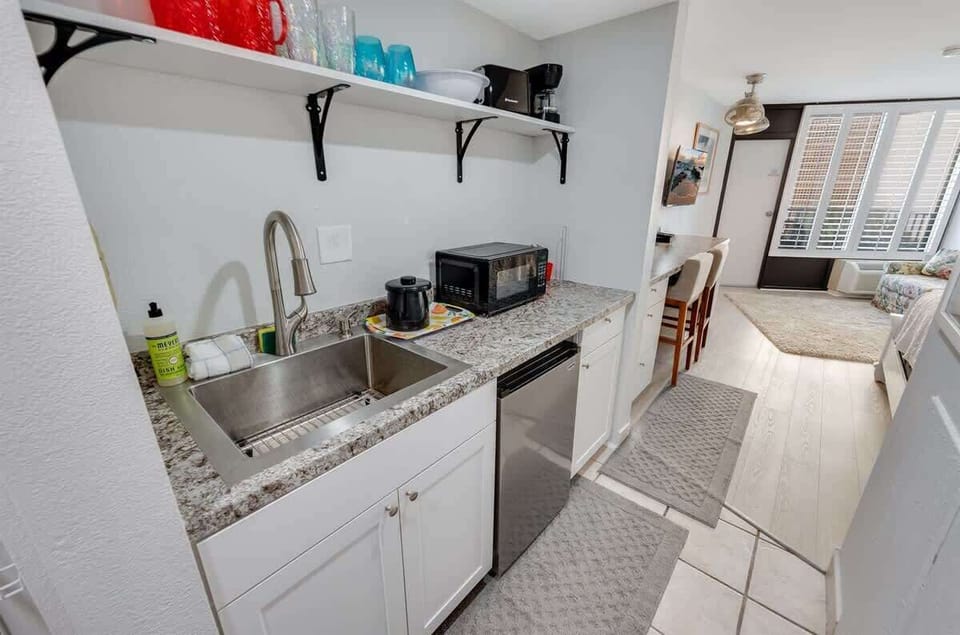 Entryway/Kitchen Area
