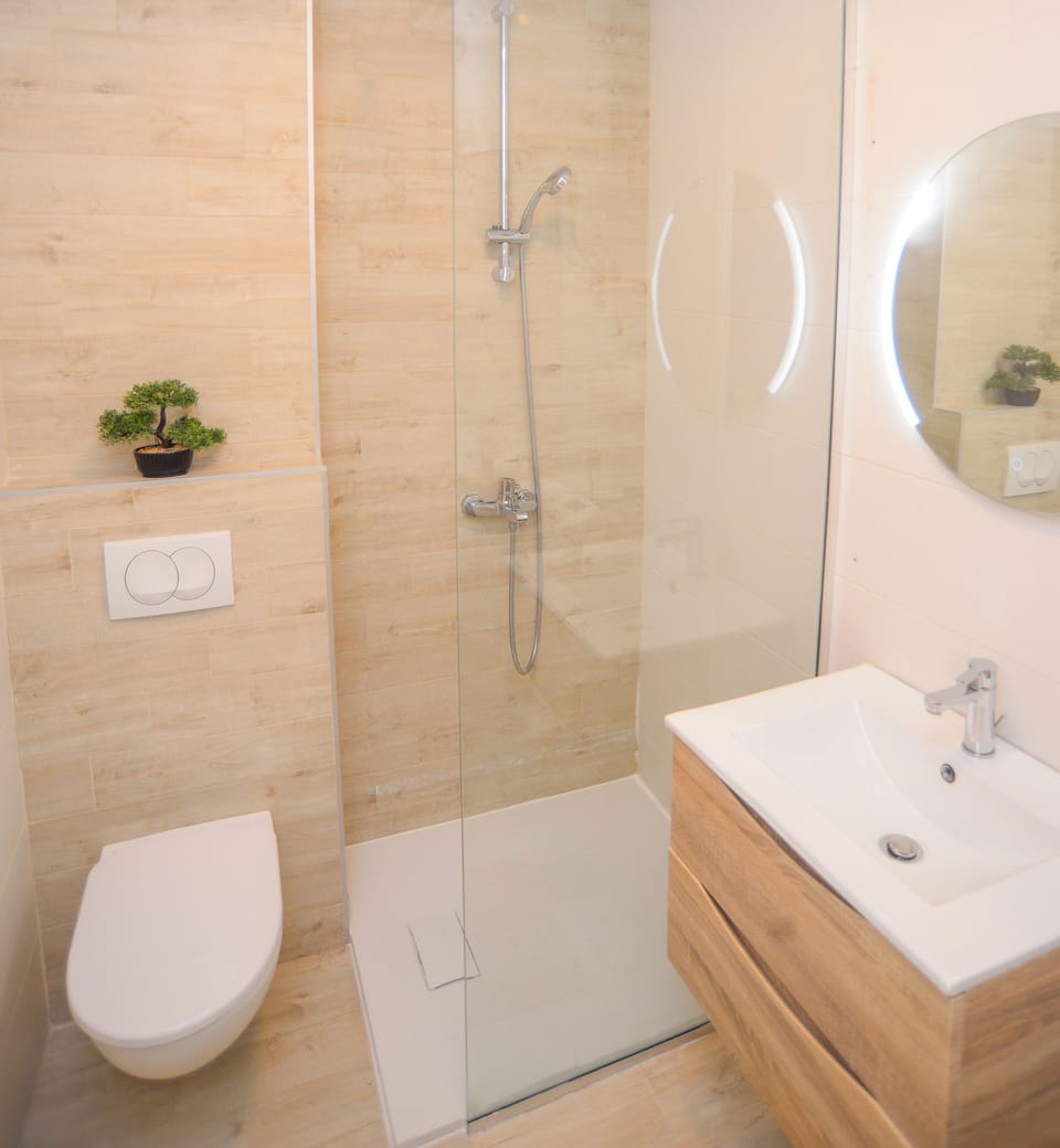 593bff42-a41c-4f7e-84d0-8b0237966ad7