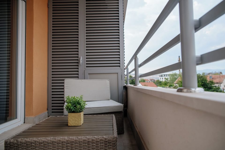 5eac55a7-20b1-4c99-a99b-daef8df968e6