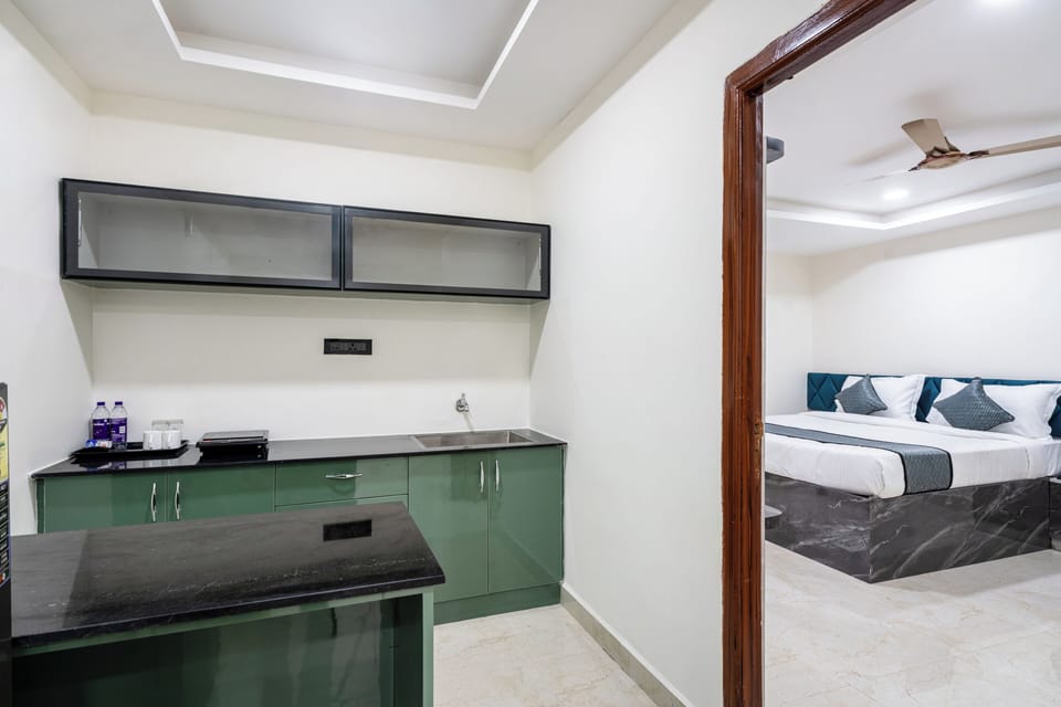 Family Studio Suite, Balcony, City View | Living area