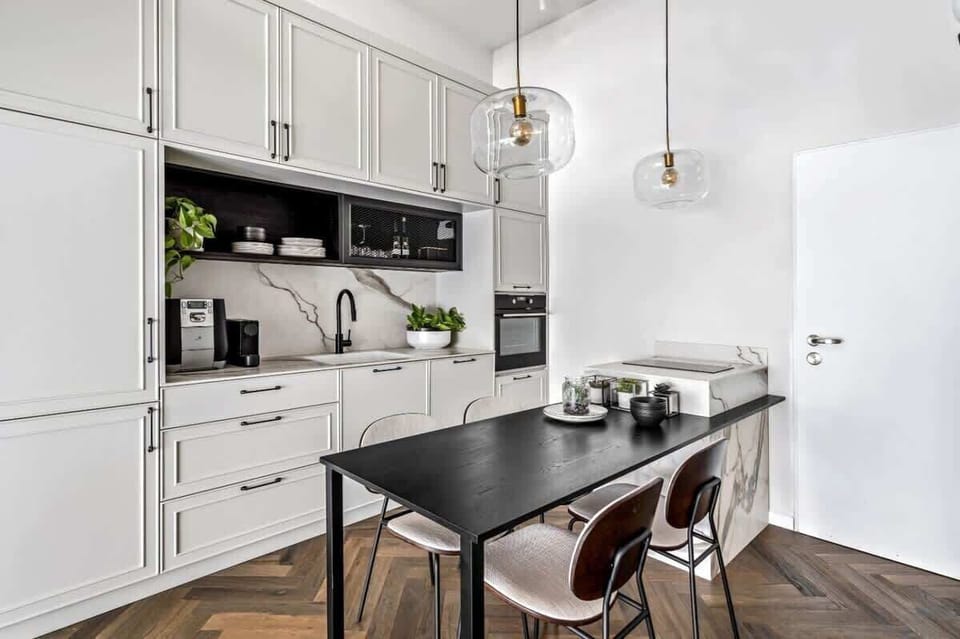 A fully equipped kitchen allows for comfortable long stays