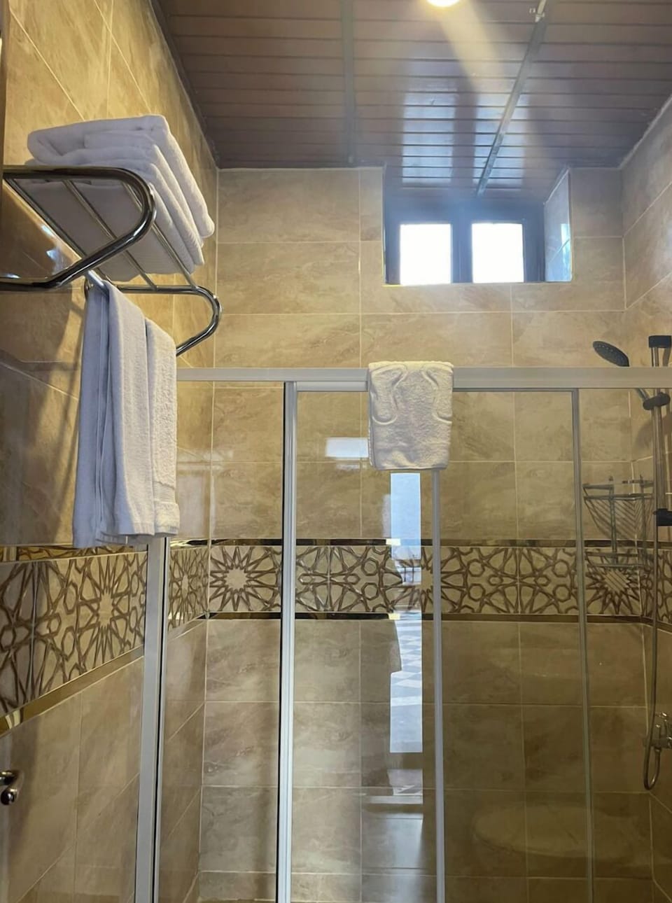 Family Triple Room | Bathroom | Shower, hair dryer, towels, soap