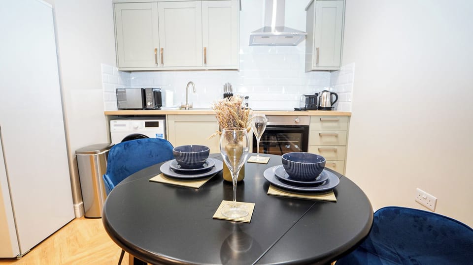 Classic Apartment | In-room dining