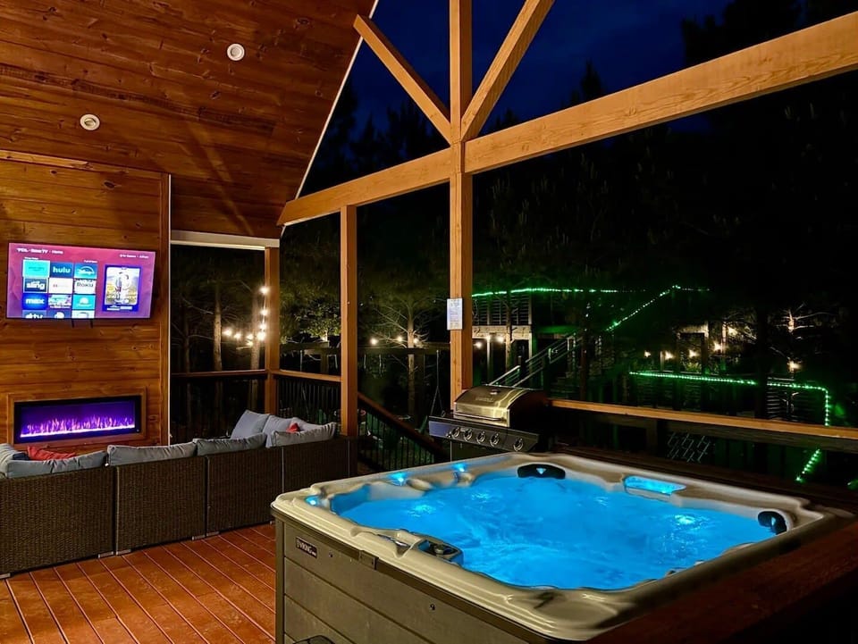 Outdoor spa tub