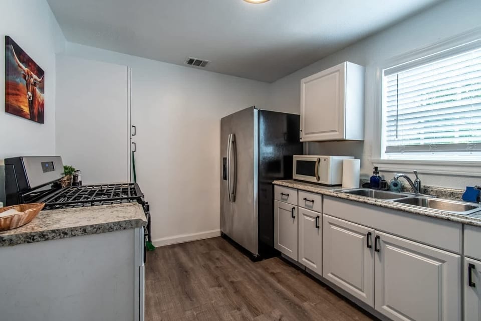 Full Kitchen (House 4321) 