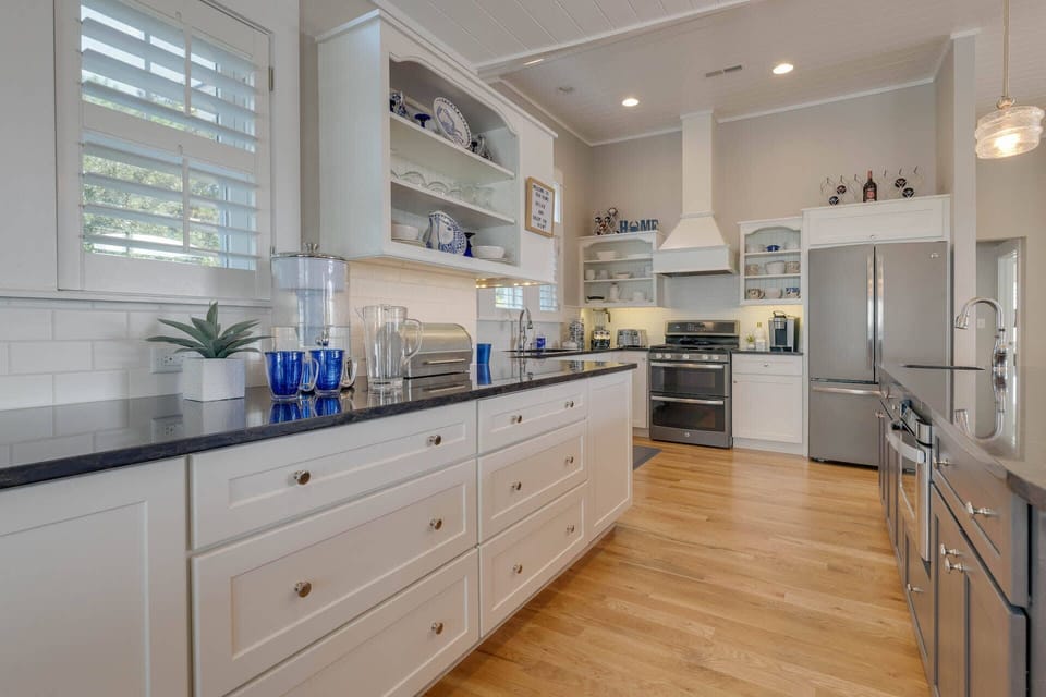Top Level Fully Equipped Kirtchen with a Refrigerator, Stove, Oven, Microwave, Dishwasher, Coffee Maker and Large Center Island 