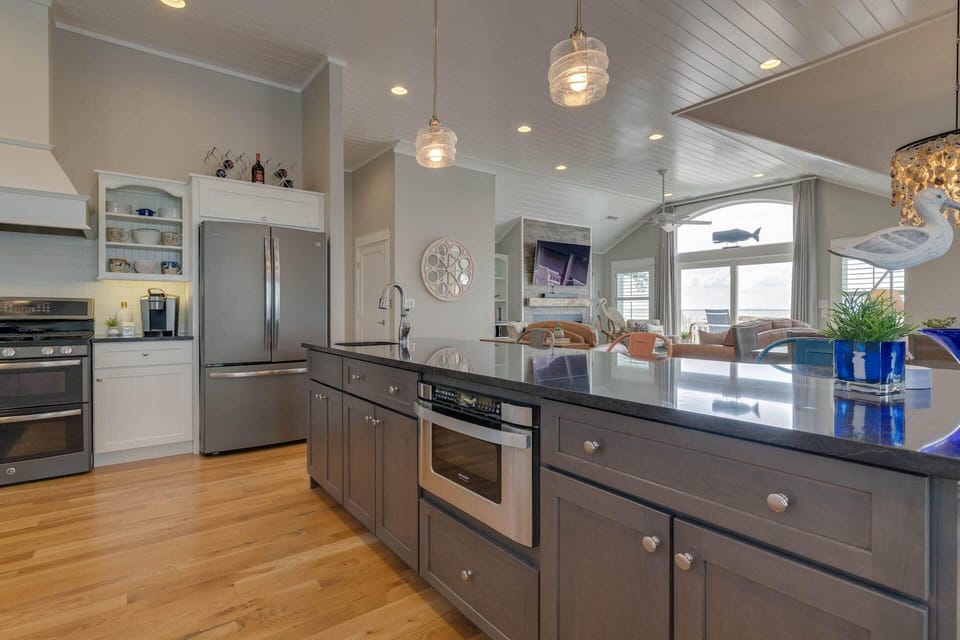 Top Level Fully Equipped Kirtchen with a Refrigerator, Stove, Oven, Microwave, Dishwasher, Coffee Maker and Large Center Island 