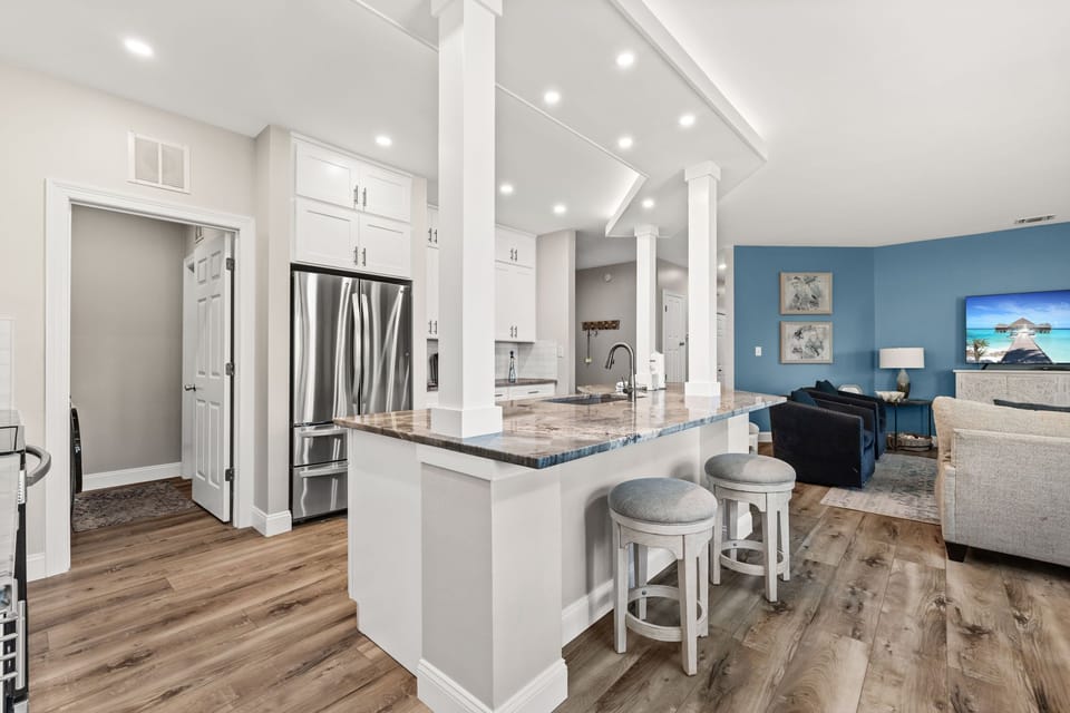 KITCHEN BAR