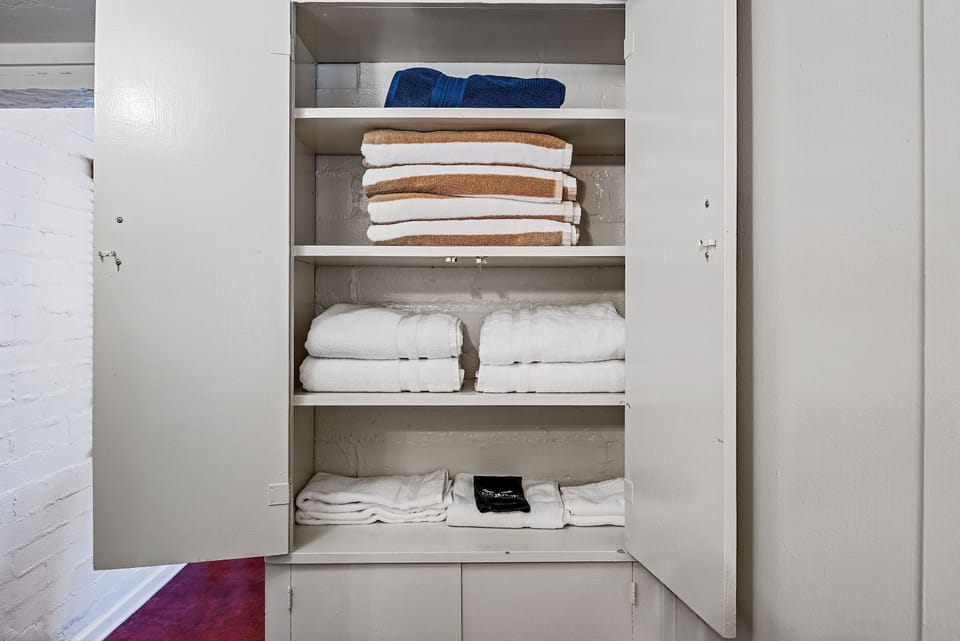 Pool Towels & Additional Linens
