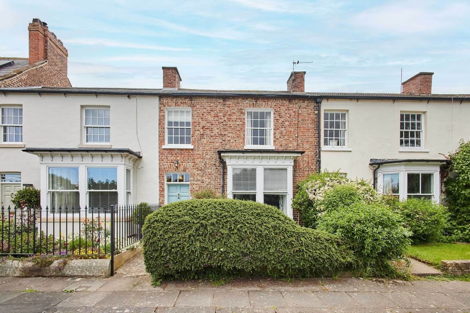 May Cottage, Middleton One Row - Host & Stay