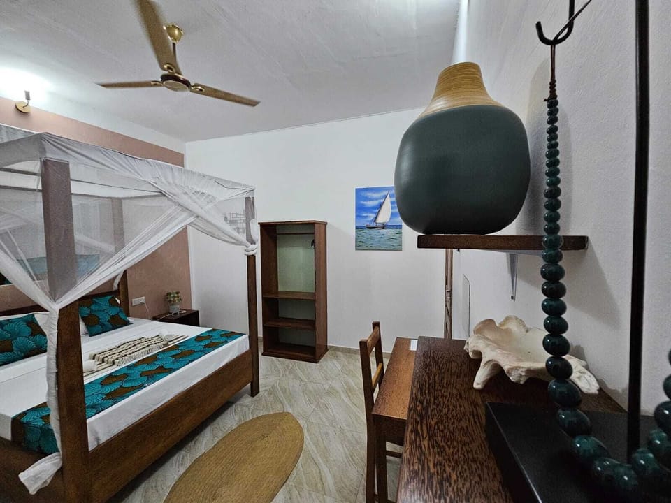 Classic Room | In-room safe, desk, blackout drapes, free WiFi