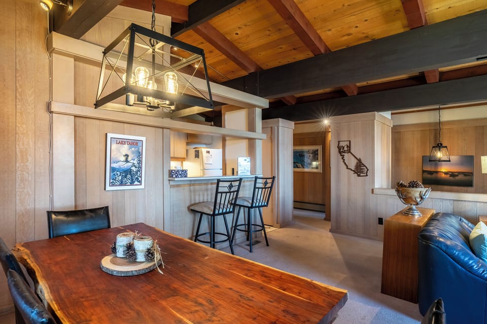 Rocky Ridge 4 - Dining Area and Kitchen