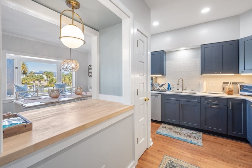 Condo, 4 Bedrooms | Private kitchen | Coffee/tea maker, fridge, toaster