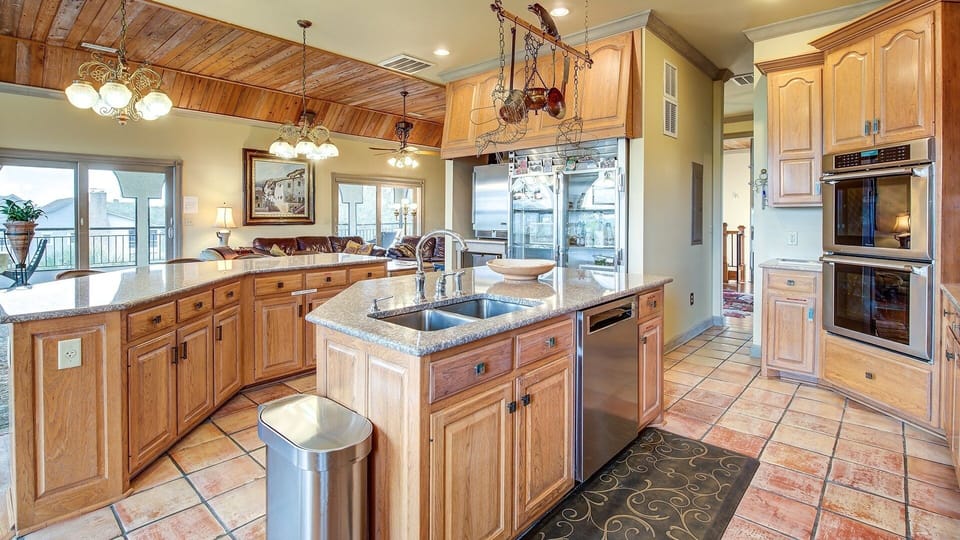 House, 6 Bedrooms | Private kitchen | Coffee/tea maker, fridge, oven, toaster