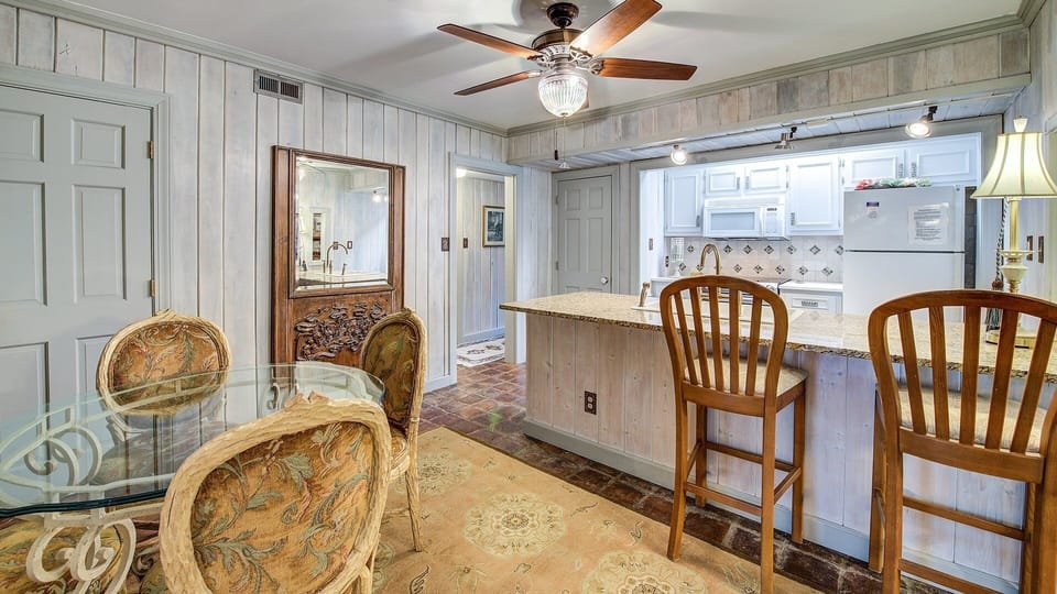 House, 6 Bedrooms | Dining