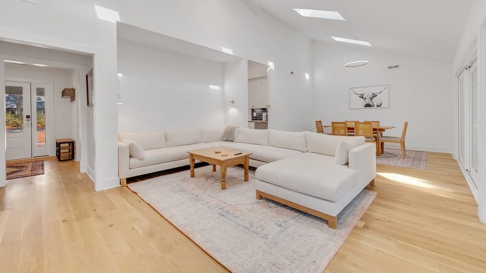 House, 4 Bedrooms | Living area