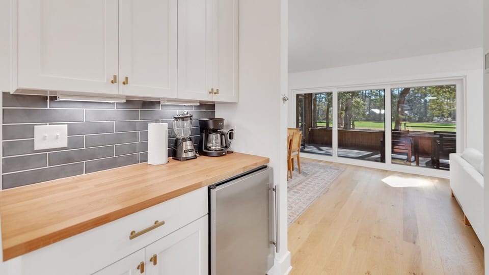 House, 4 Bedrooms | Private kitchen | Coffee/tea maker, fridge, oven, toaster