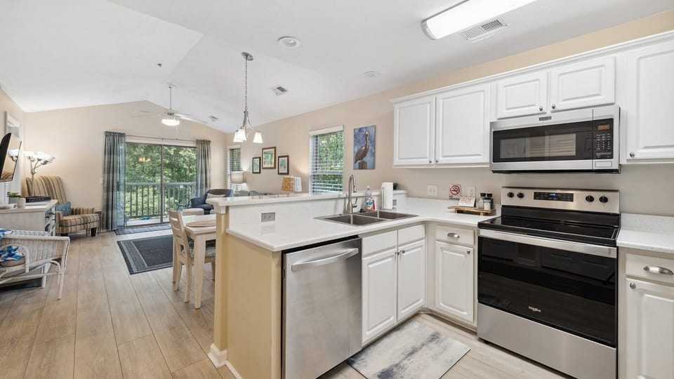 Condo, 2 Bedrooms | Private kitchen | Fridge, oven, coffee/tea maker, toaster